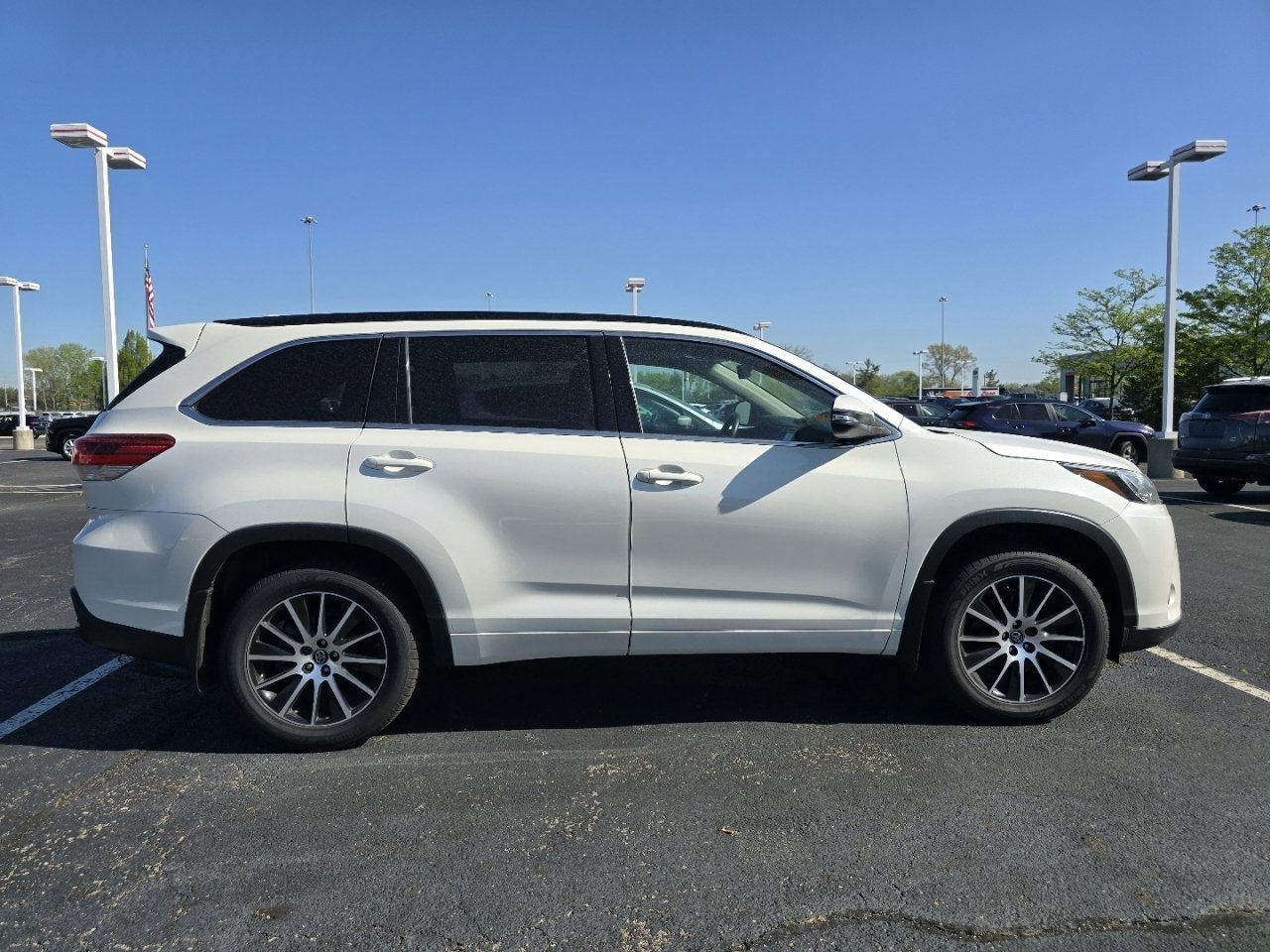 Used 2018 Toyota Highlander SE image 8