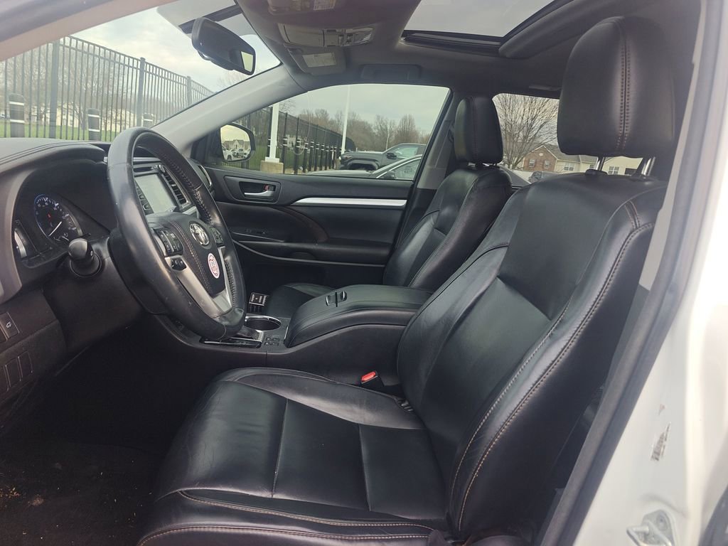 Used 2016 Toyota Highlander XLE image 8