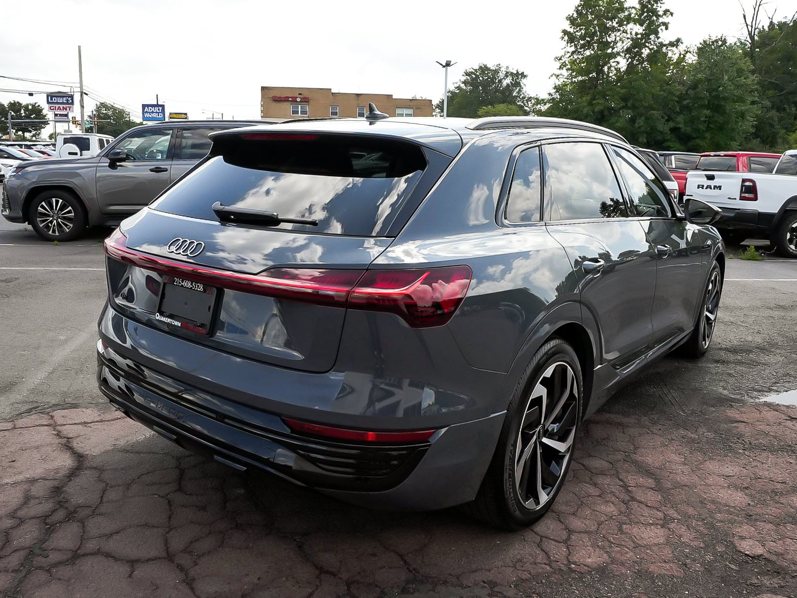 Used 2024 Audi Q8 e-tron Premium Plus w/ Premium Plus Package AWD/4WD image 6
