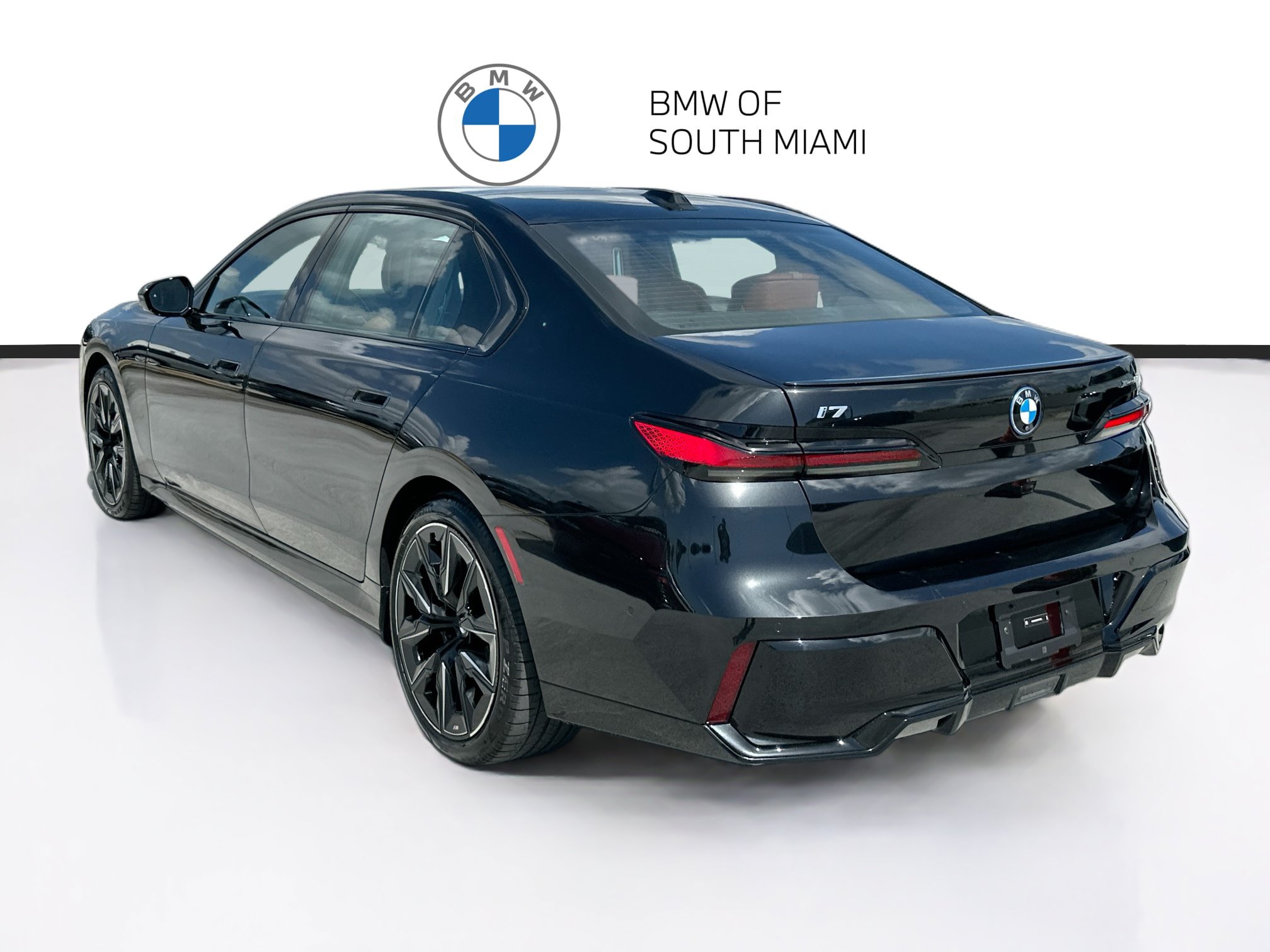 Used 2024 BMW i7 xDrive60 w/ Premium Package AWD/4WD image 5
