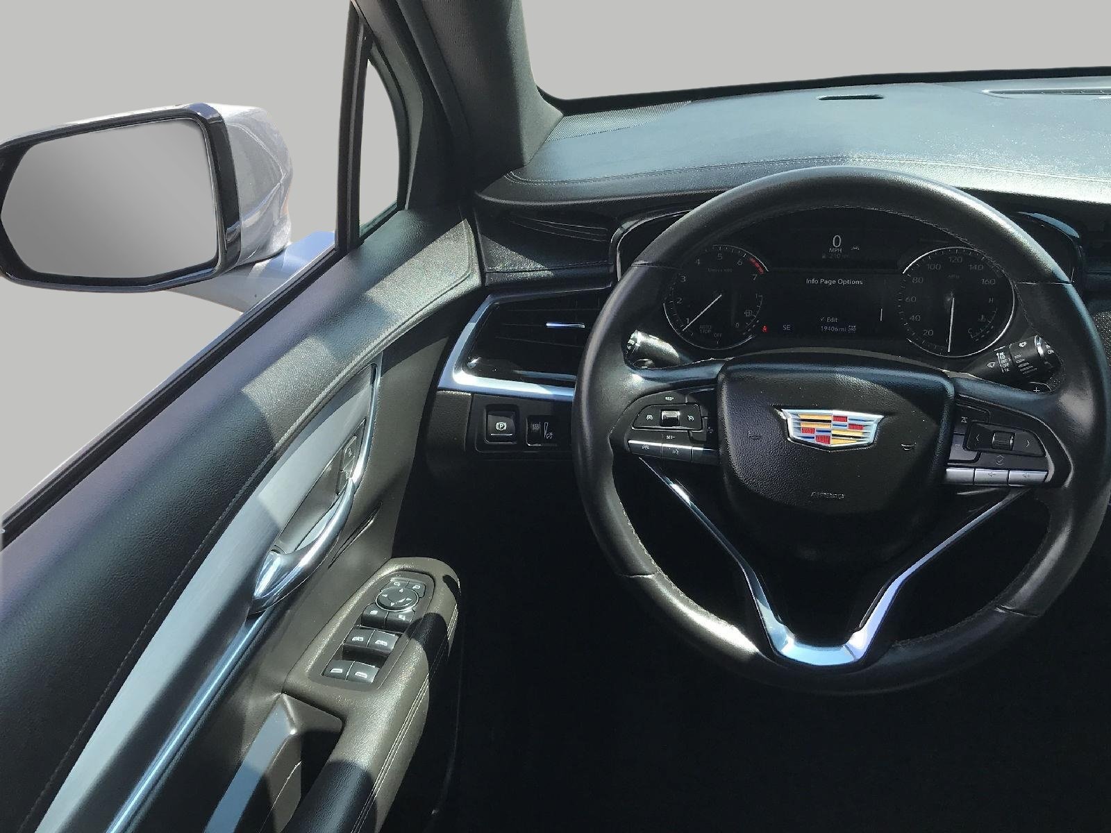 Certified 2024 Cadillac XT6 Luxury w/ LPO, Floor Liner Package AWD/4WD image 4