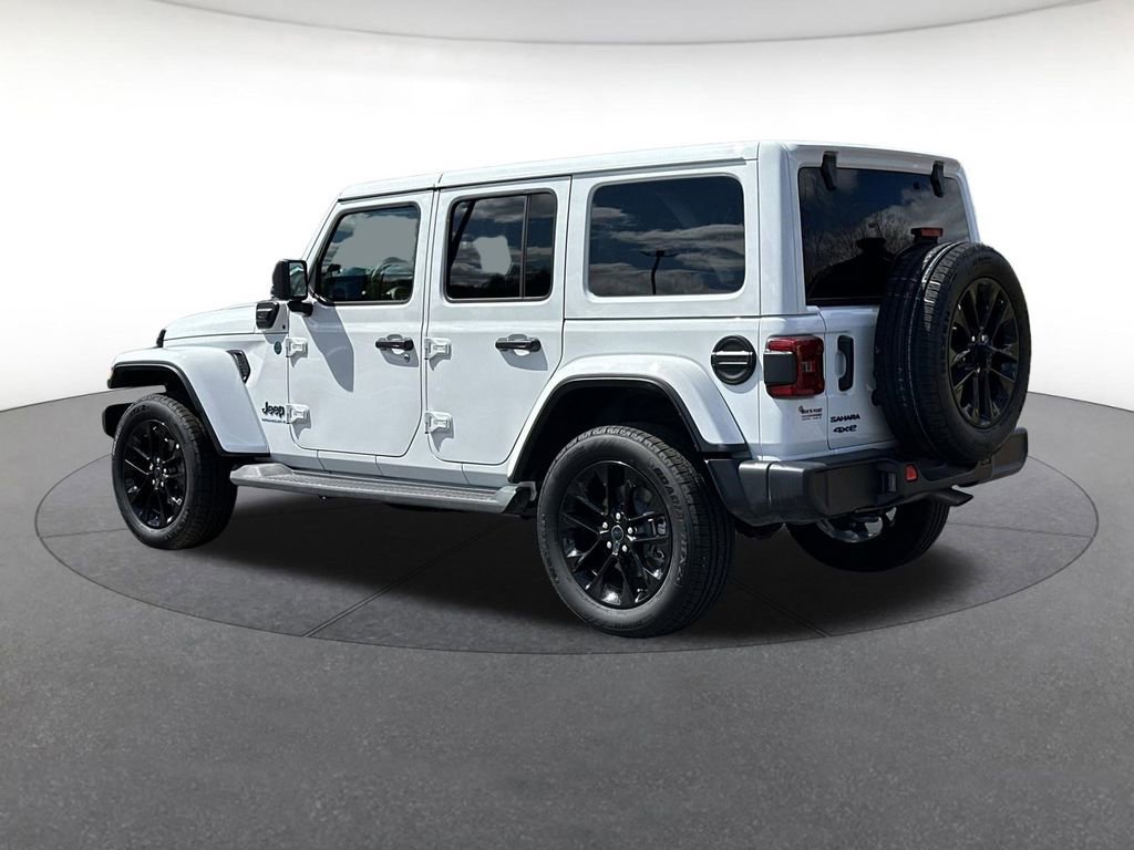 Used 2025 Jeep Wrangler Unlimited Sahara AWD/4WD image 3