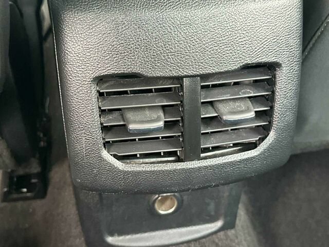 Used 2020 Ford Fusion SE FWD image 15