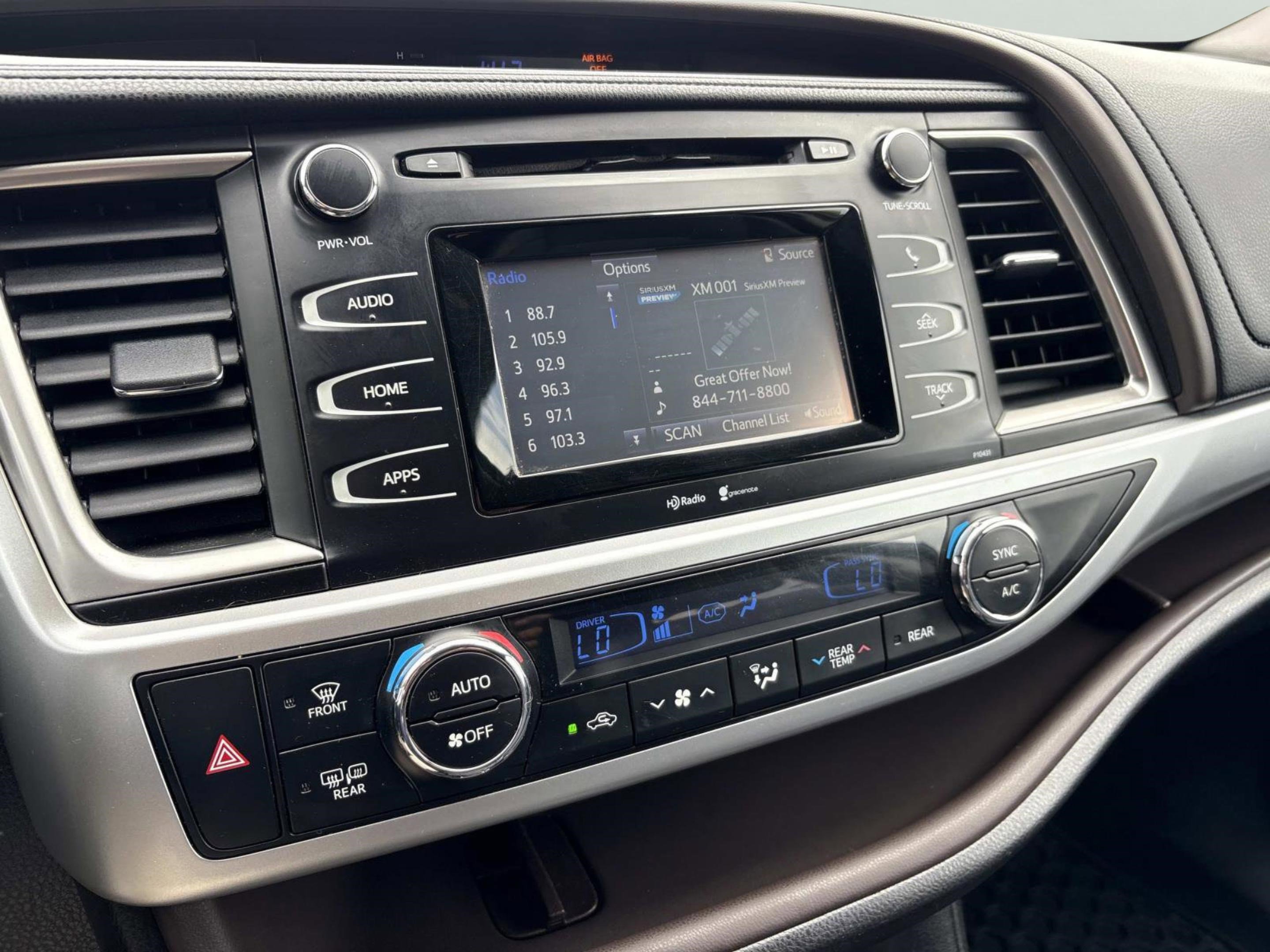 Used 2014 Toyota Highlander LE image 27