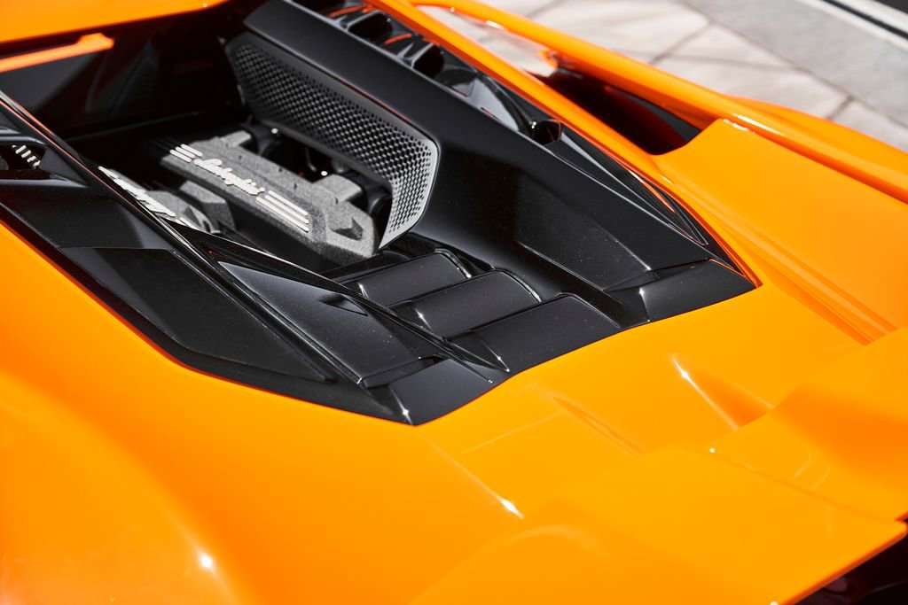 Used 2024 Lamborghini Revuelto AWD/4WD image 14
