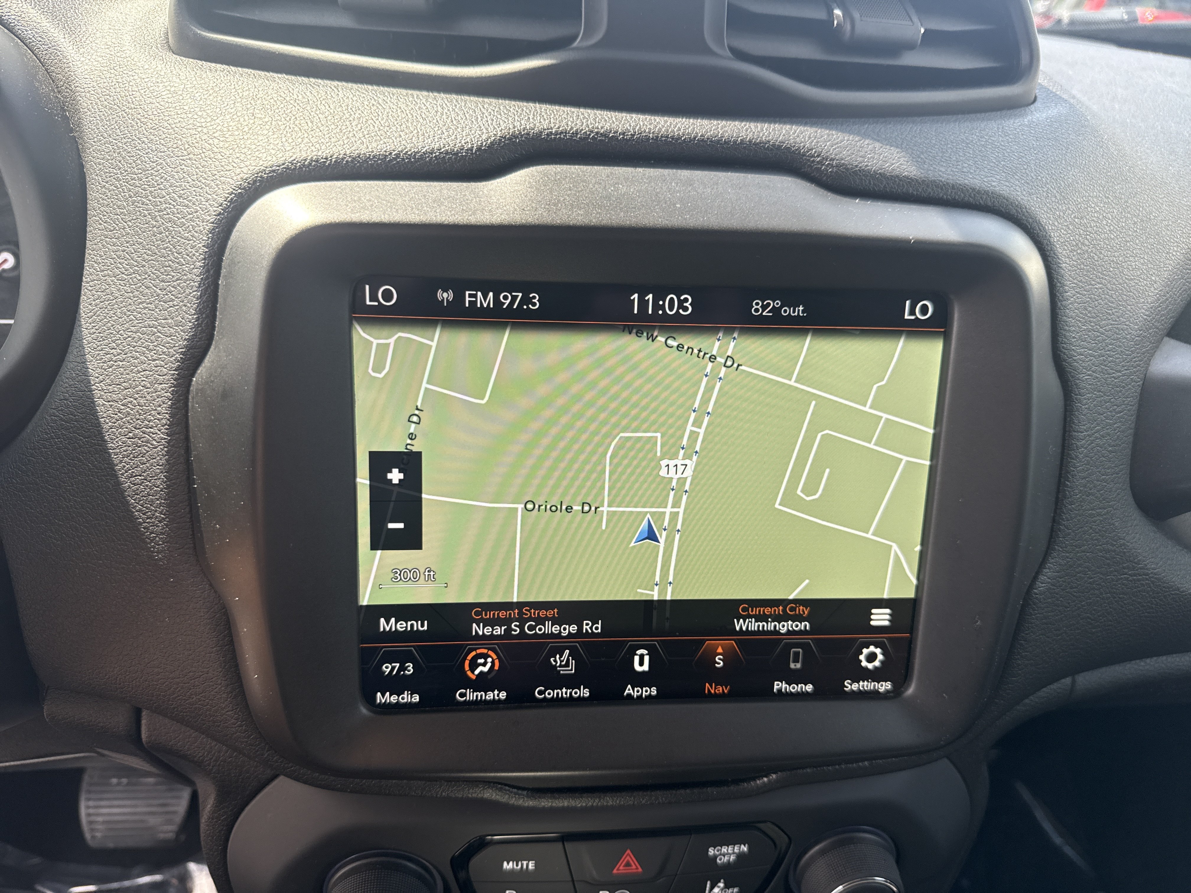 Used 2021 Jeep Renegade Latitude w/ Luxury Group I AWD/4WD image 23
