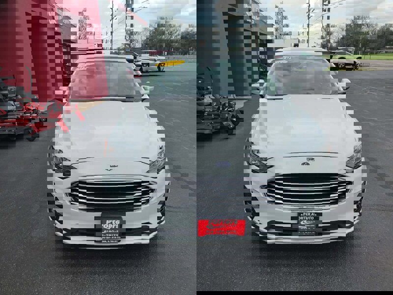 Used 2019 Ford Fusion SE w/ Equipment Group 151A image 3