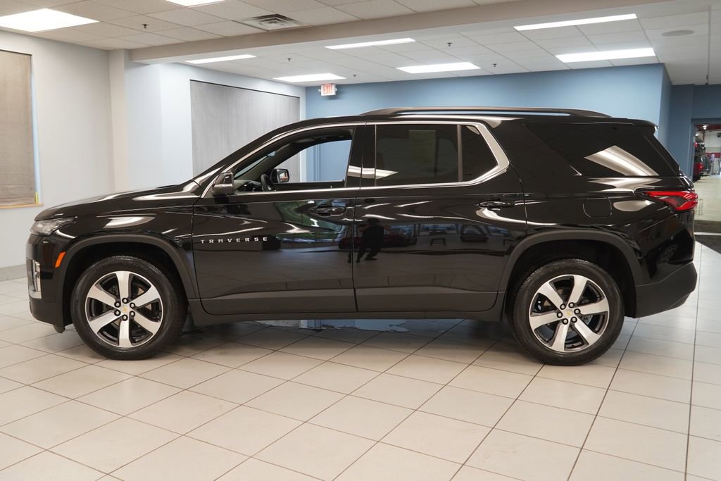 Used 2023 Chevrolet Traverse LT w/ LT Premium Package AWD/4WD image 2