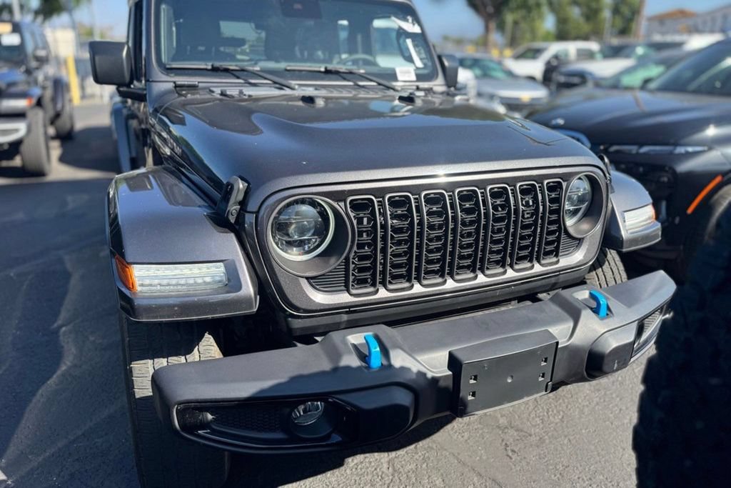 Used 2024 Jeep Wrangler Unlimited w/ Convenience Group AWD/4WD image 9