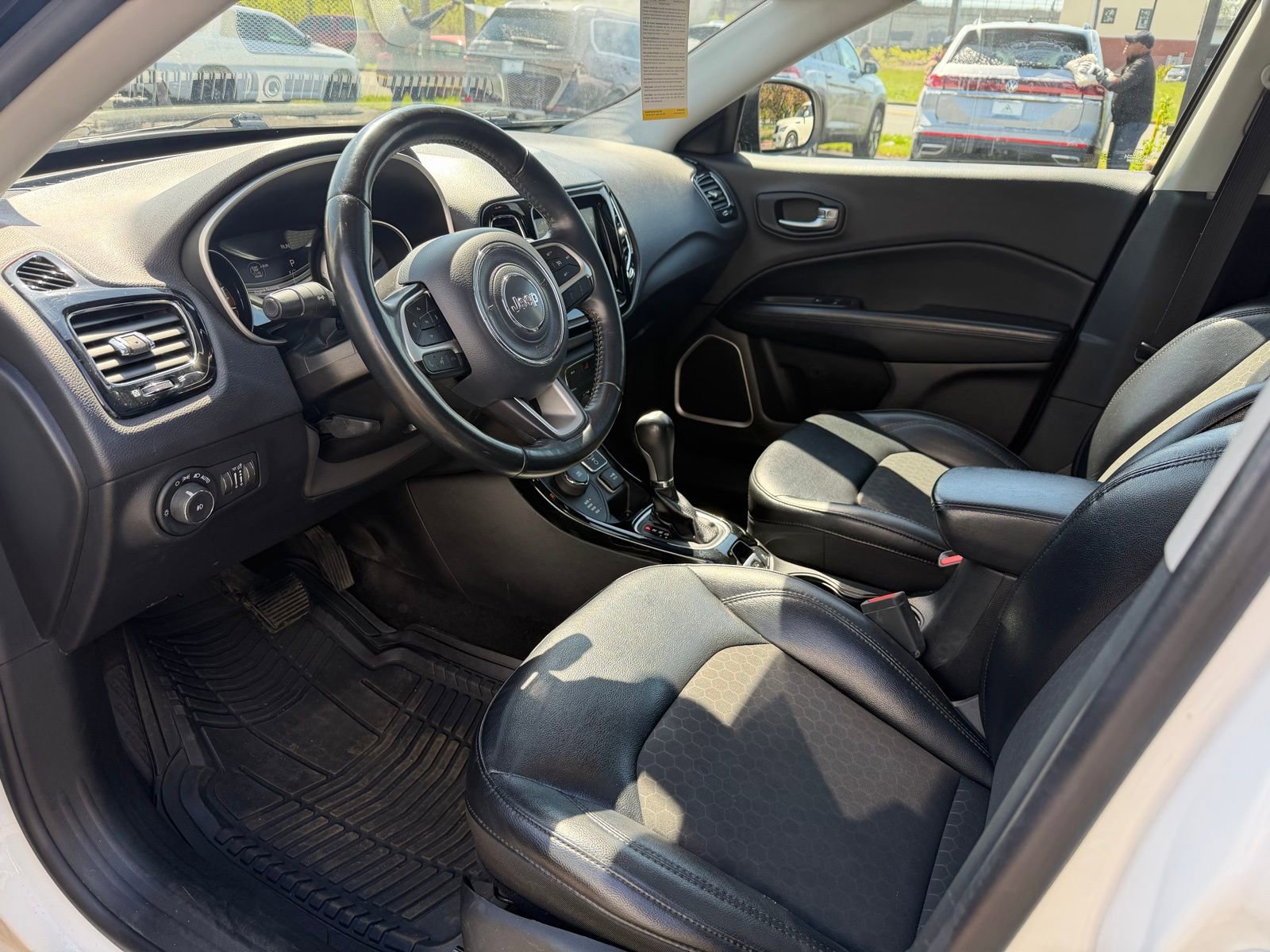 Used 2018 Jeep Compass Latitude w/ Popular Equipment Group AWD/4WD image 4