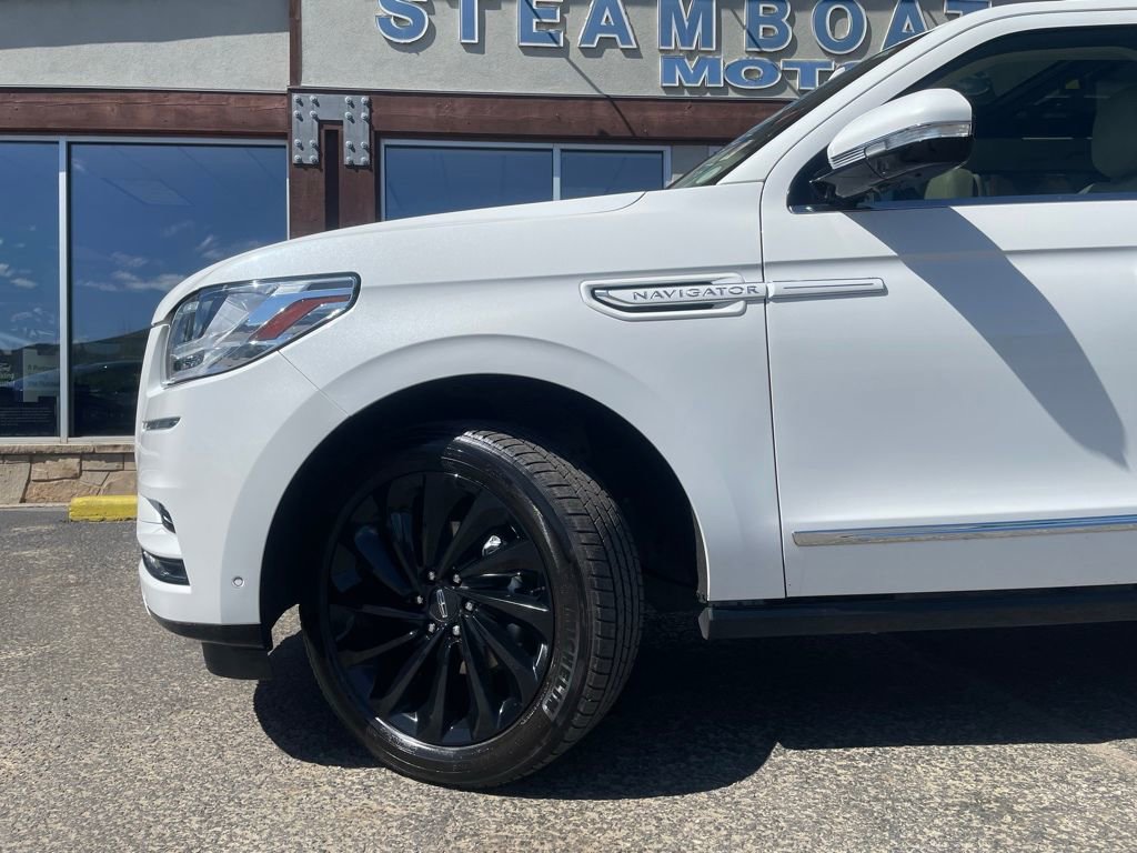 Used 2020 Lincoln Navigator Reserve w/ Equipment Group 208A Reserve AWD/4WD image 3