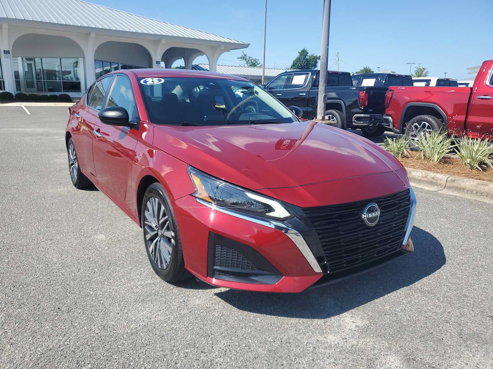 Used 2025 Nissan Altima 2.5 SV FWD image 8