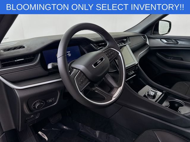 New 2025 Jeep Grand Cherokee L Laredo image 9