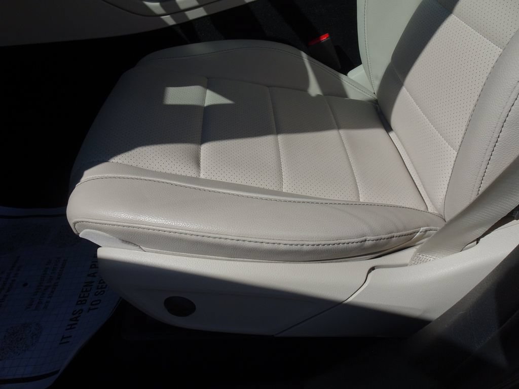 Used 2022 Mercedes-Benz GLE 350 4MATIC w/ Premium Package image 9
