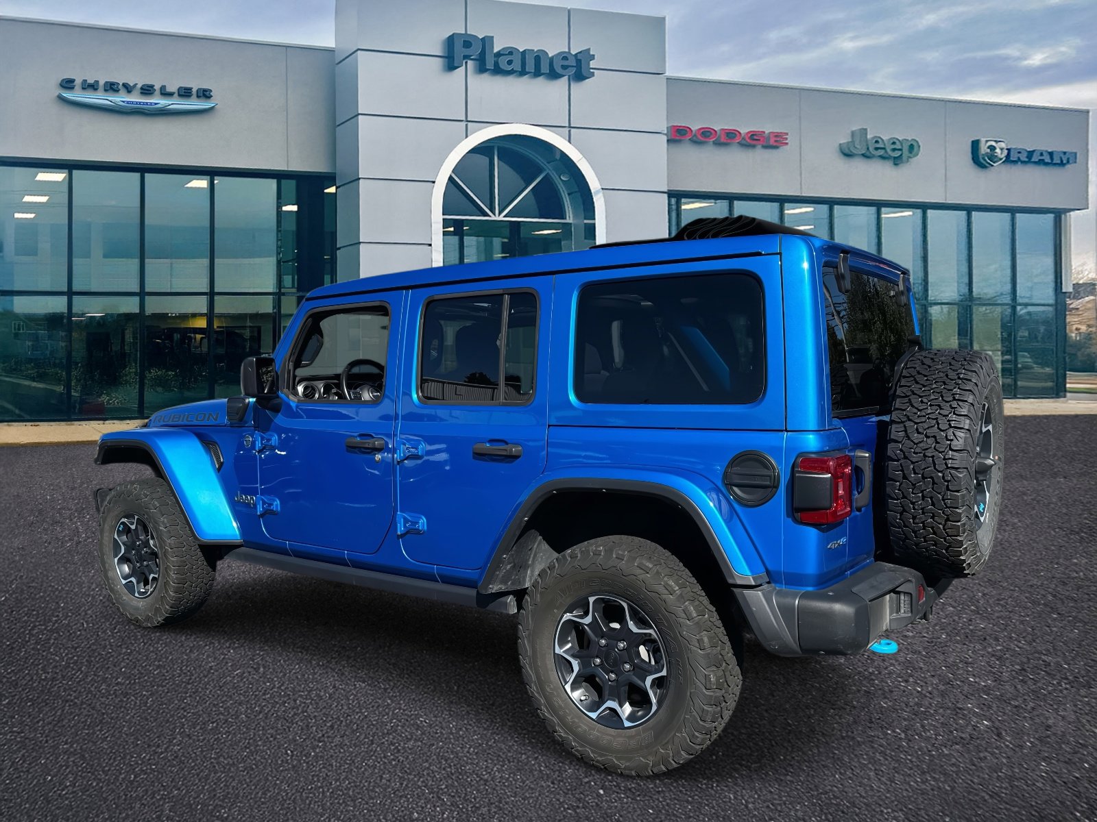 Used 2022 Jeep Wrangler Unlimited Rubicon 4xe w/ Steel Bumper Group image 3