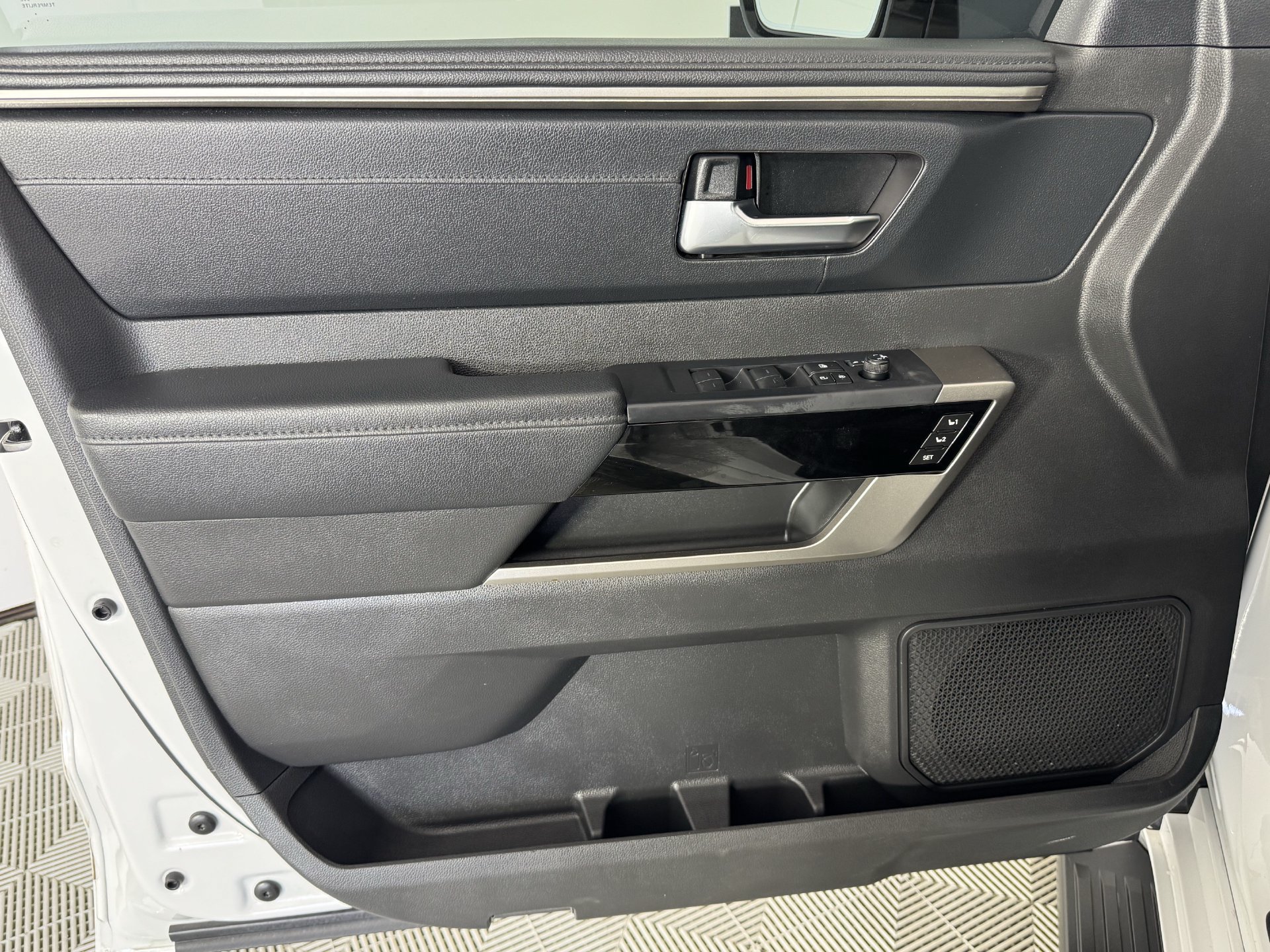 Certified 2025 Toyota Sequoia Limited AWD/4WD image 13