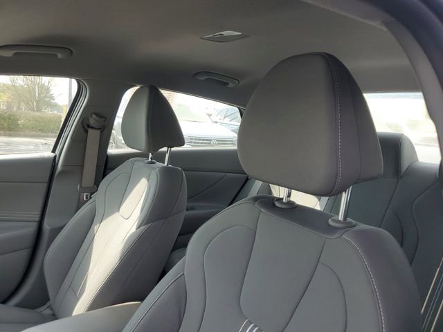 Used 2025 Hyundai Elantra Sport image 16