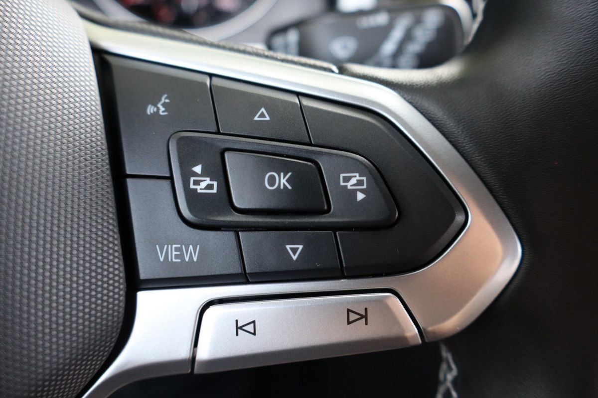 Used 2021 Volkswagen Atlas Cross Sport SE image 28
