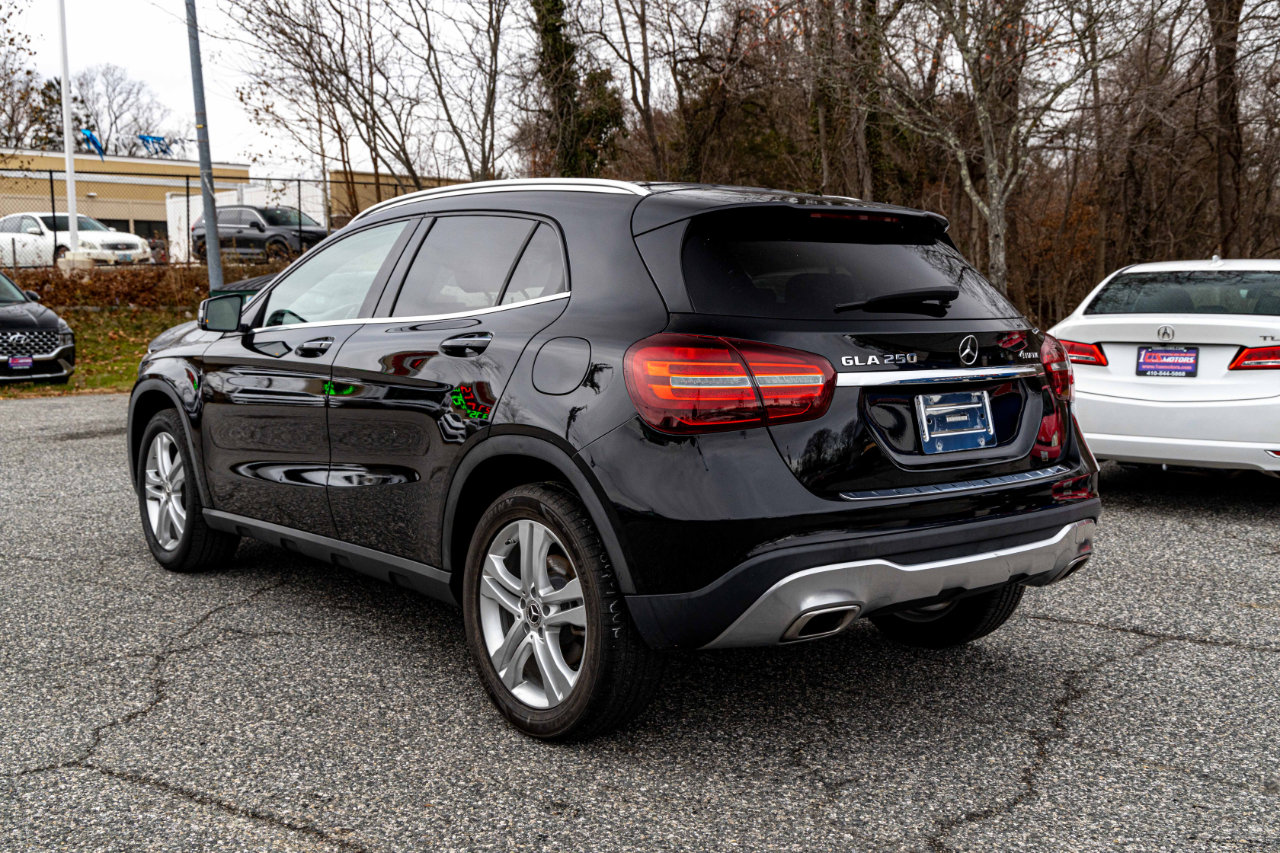 Used 2020 Mercedes-Benz GLA 250 4MATIC w/ Premium Package image 4