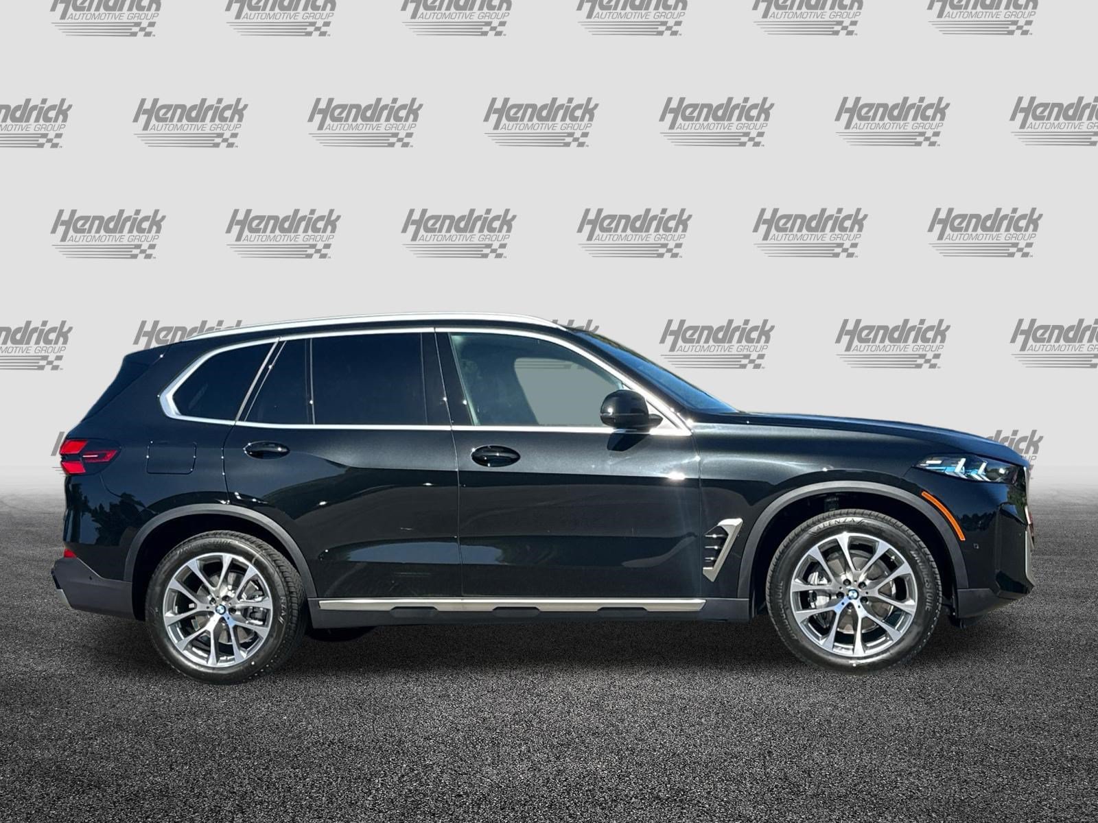 New 2026 BMW X5 xDrive40i w/ Premium Package AWD/4WD image 3
