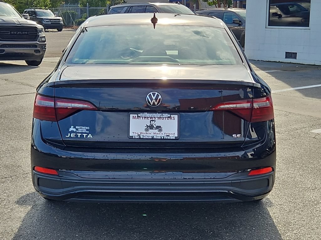 Used 2022 Volkswagen Jetta SE w/ Panoramic Sunroof Package FWD image 6