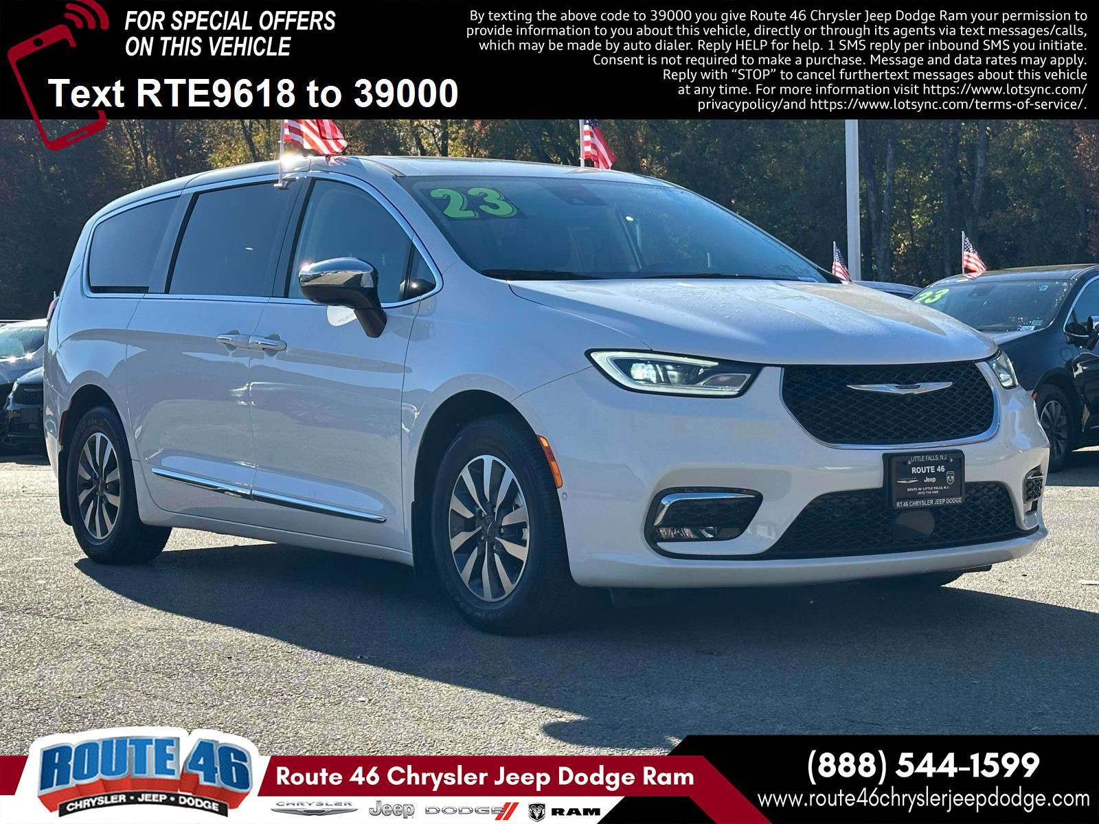 Used 2023 Chrysler Pacifica Limited w/ Uconnect Theater Family Group