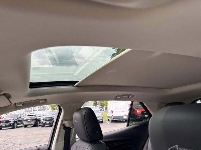 Used 2023 Buick Envision Avenir AWD/4WD image 31