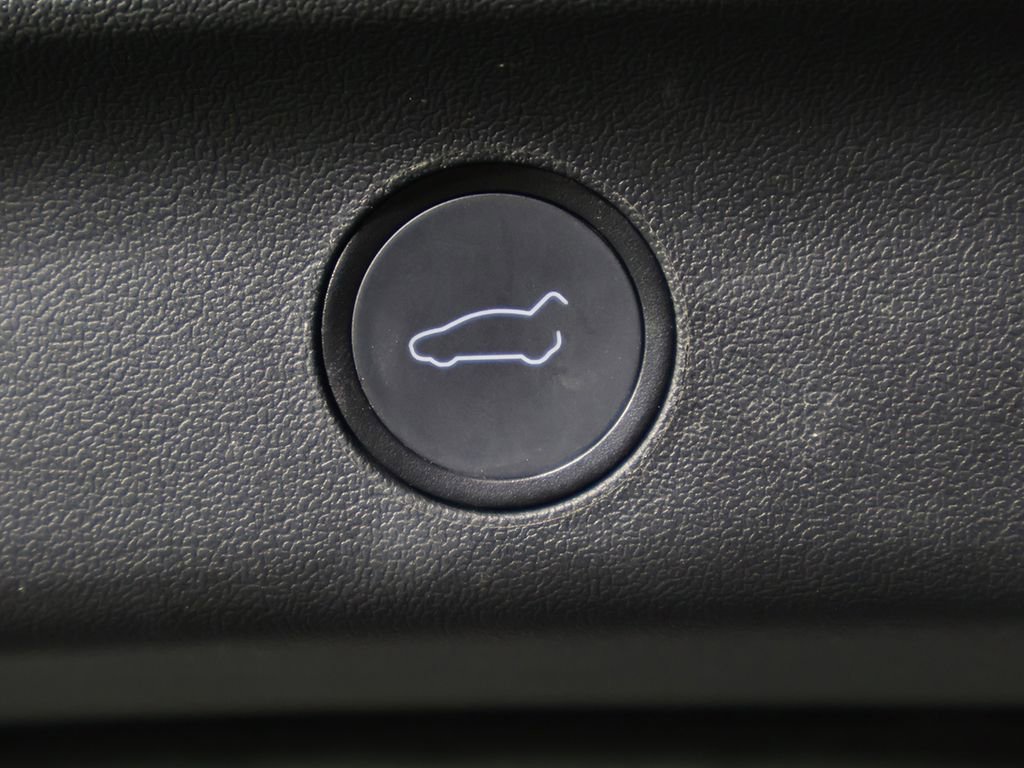 Used 2022 Tesla Model Y Long Range AWD/4WD image 18
