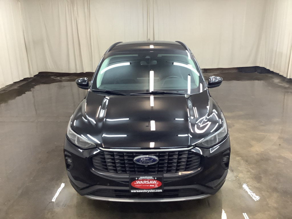 Used 2024 Ford Escape Platinum AWD/4WD image 2
