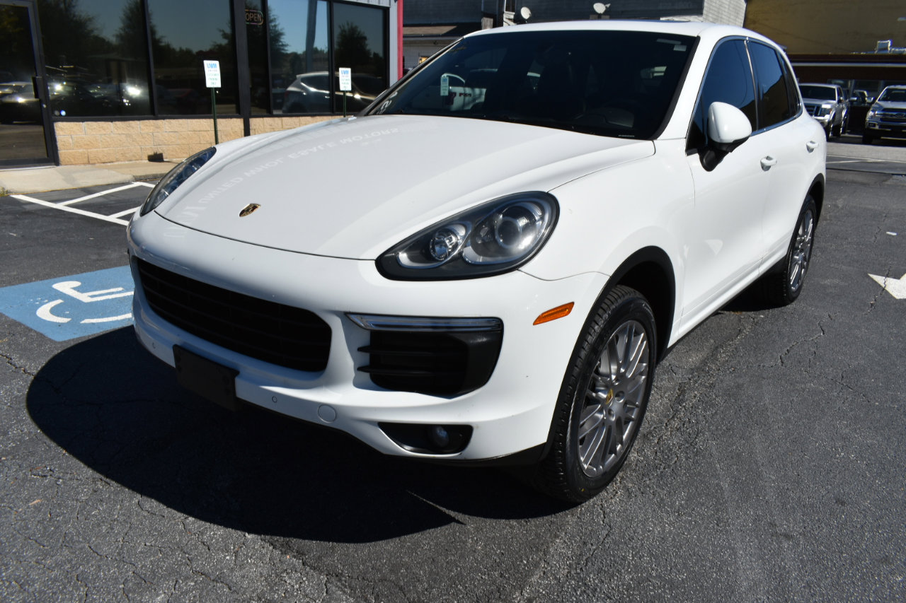 Used 2018 Porsche Cayenne Platinum Edition image 2