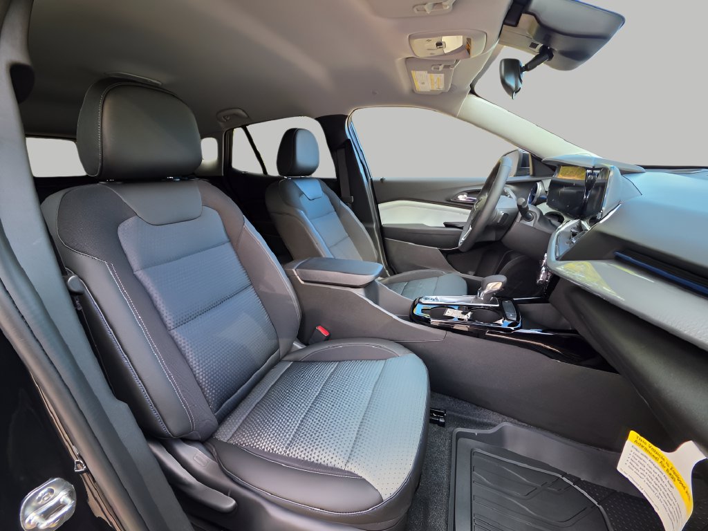 New 2026 Chevrolet Trax LT w/ Midnight Edition FWD image 11