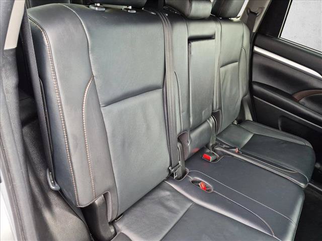 Used 2019 Toyota Highlander XLE FWD image 19