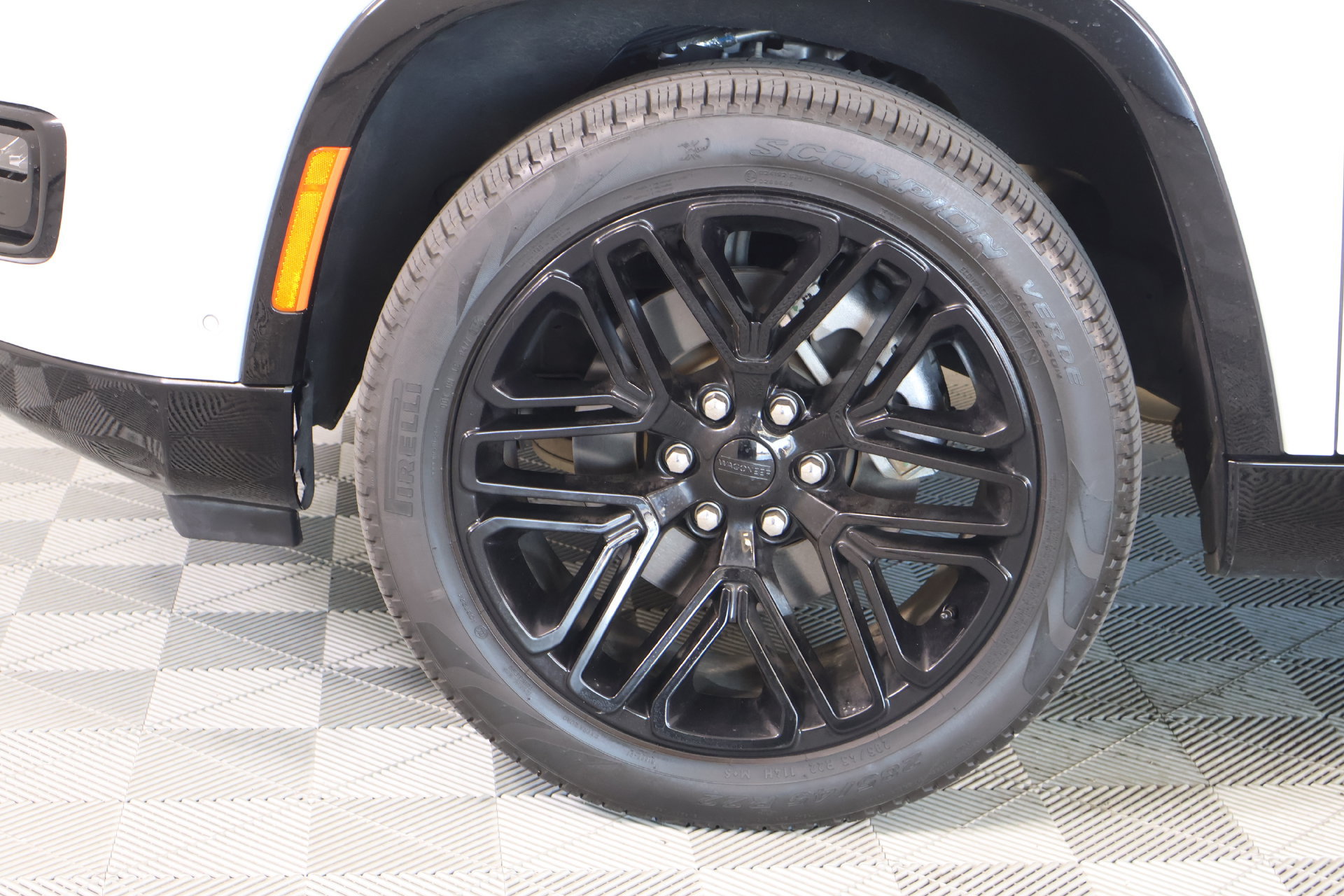 Used 2024 Jeep Wagoneer Series II RWD image 21
