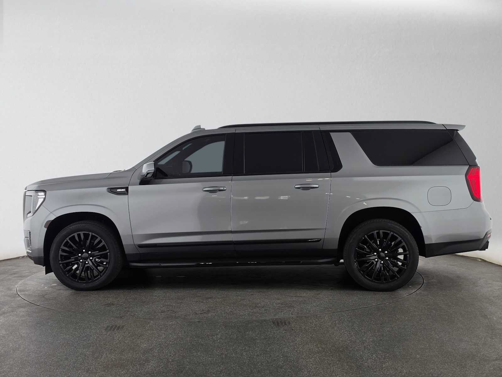 Used 2023 GMC Yukon XL Denali AWD/4WD image 6