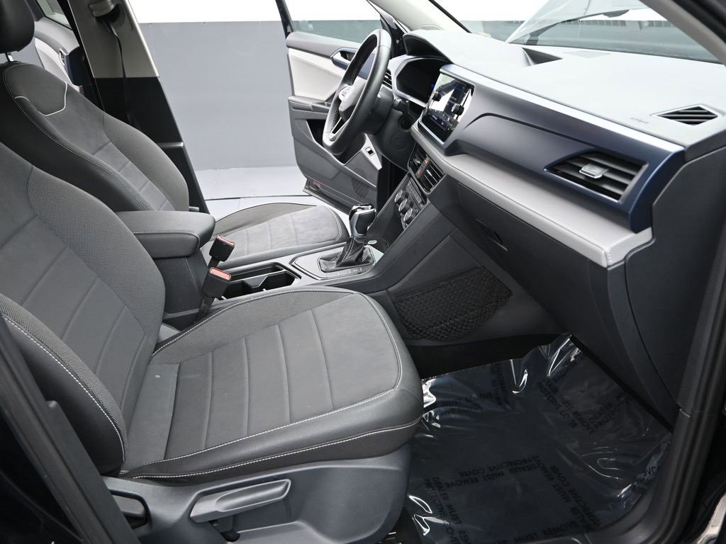 Used 2024 Volkswagen Taos SE image 25