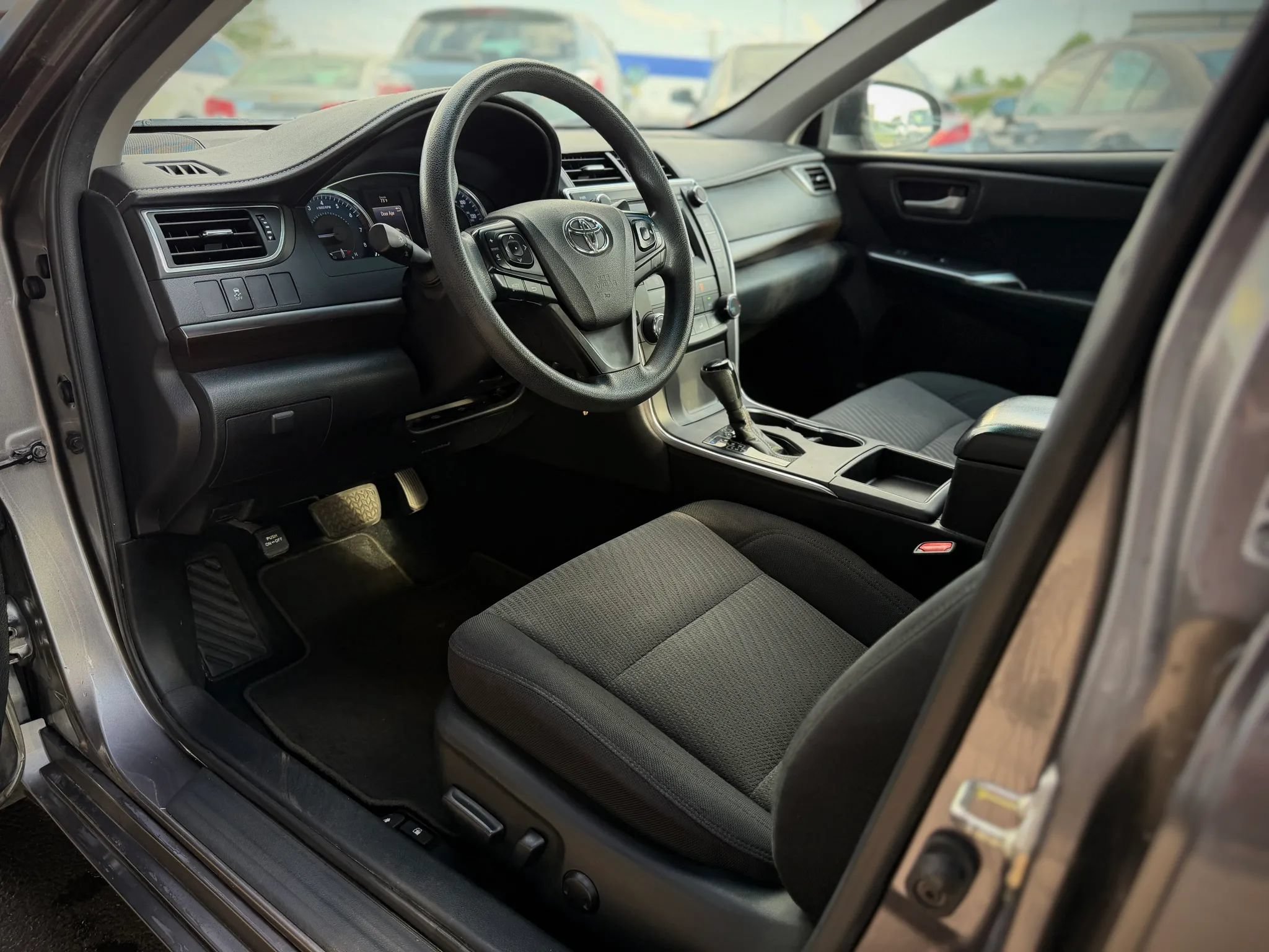 Used 2017 Toyota Camry LE FWD image 6