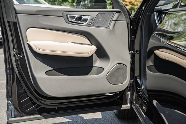 New 2027 Volvo XC60 B5 Plus AWD/4WD image 38
