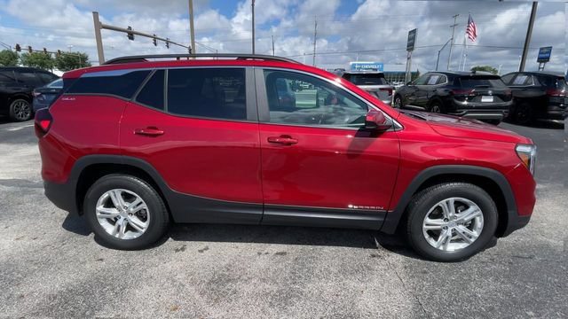 Used 2024 GMC Terrain SLE w/ Driver Convenience Package AWD/4WD image 3