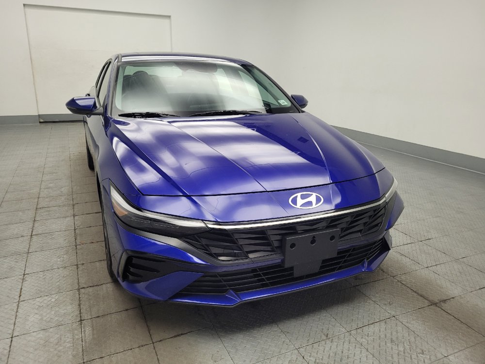 Used 2025 Hyundai Elantra Limited FWD image 14