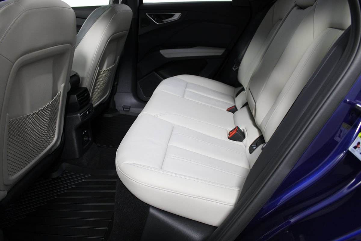 Used 2025 Audi Q4 e-tron Premium Plus w/ Premium Plus AWD/4WD image 27
