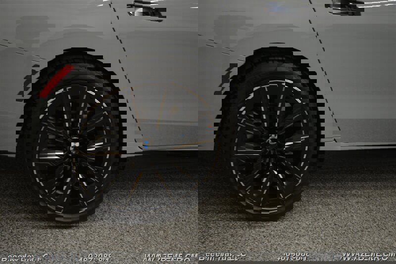 Used 2024 BMW 740i w/ M Sport Professional Package image 45