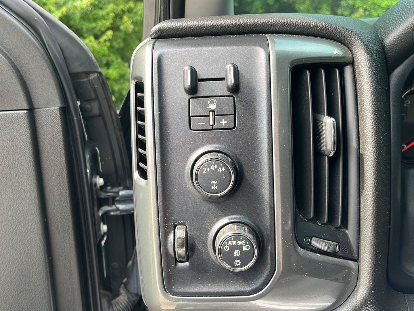 Used 2018 Chevrolet Silverado 2500 LT w/ All Star Edition AWD/4WD image 11