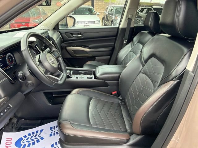 Certified 2025 Nissan Pathfinder Platinum AWD/4WD image 13