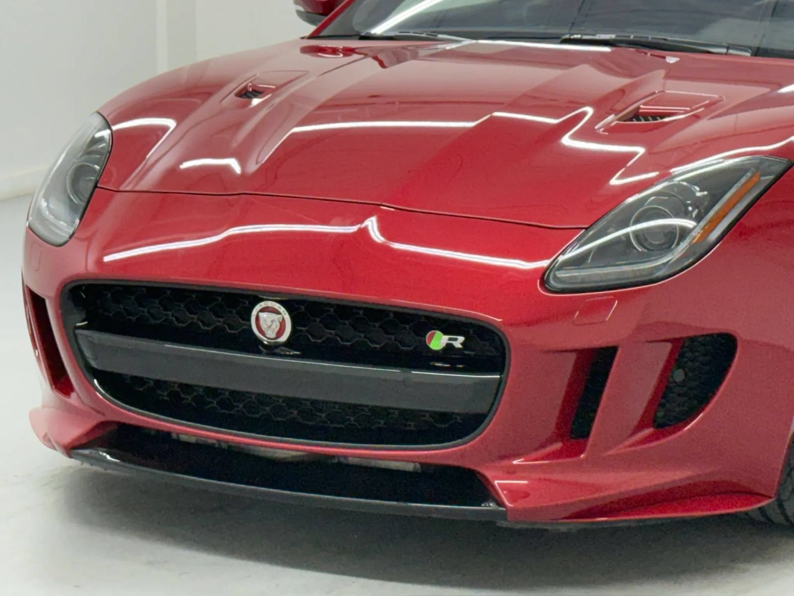 Used 2017 Jaguar F-TYPE R AWD/4WD image 37