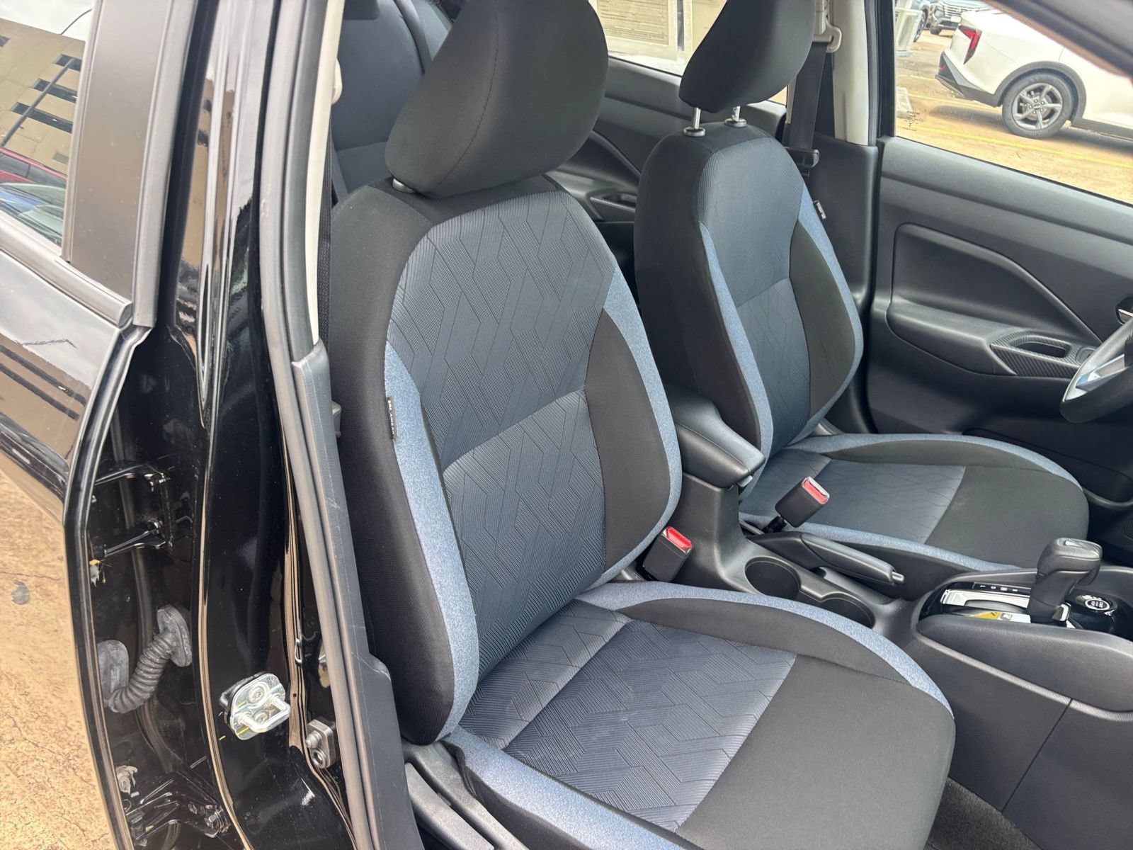 Used 2025 Nissan Versa SV FWD image 34