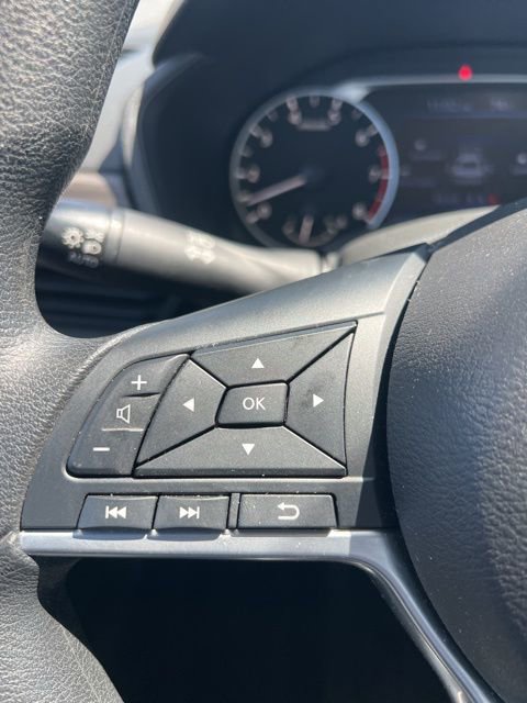 Used 2025 Nissan Altima 2.5 SV FWD image 14