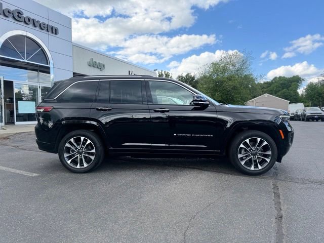 Used 2023 Jeep Grand Cherokee Overland w/ Advanced Protech Group III AWD/4WD image 10