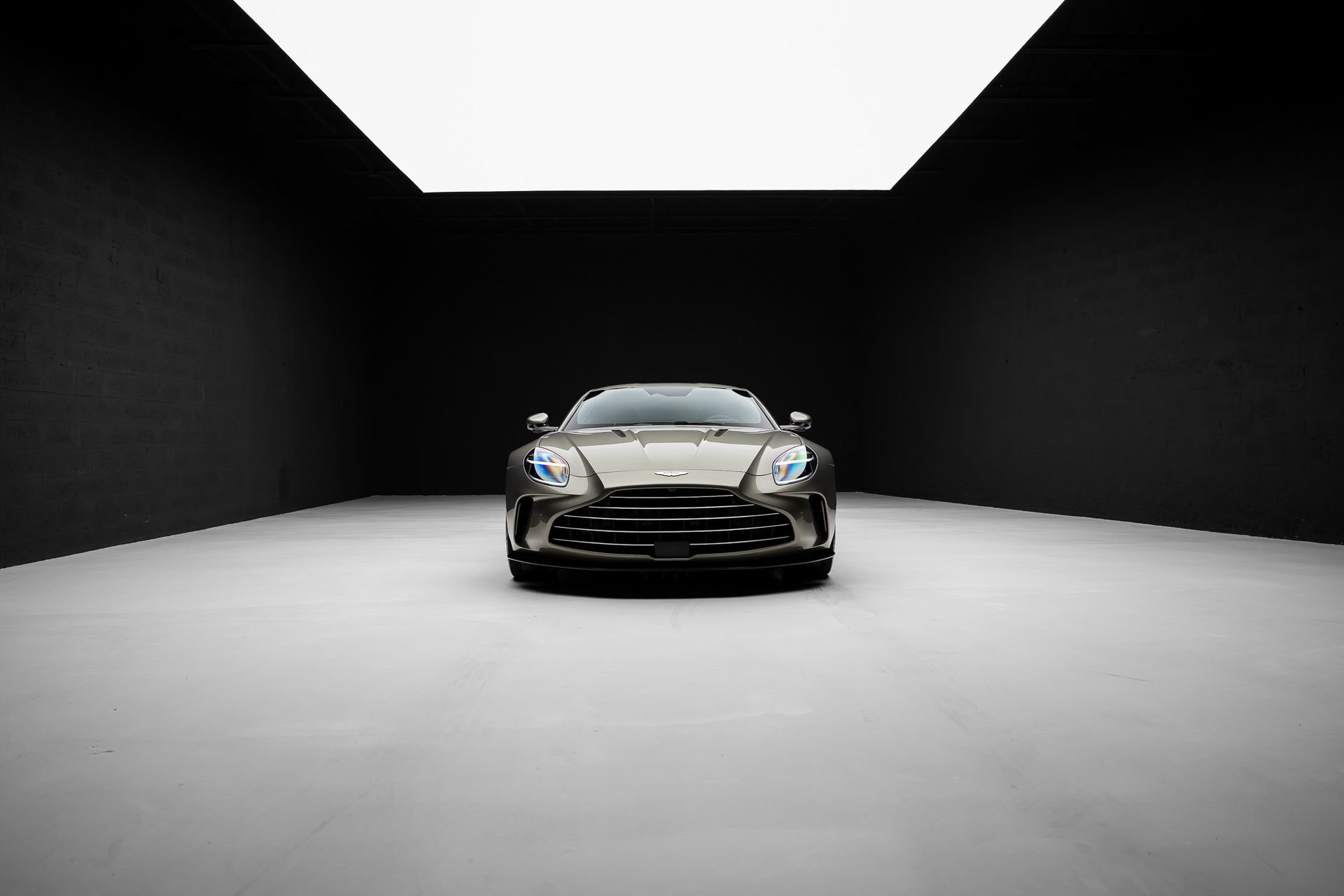 Used 2025 Aston Martin V8 Vantage Coupe RWD image 75