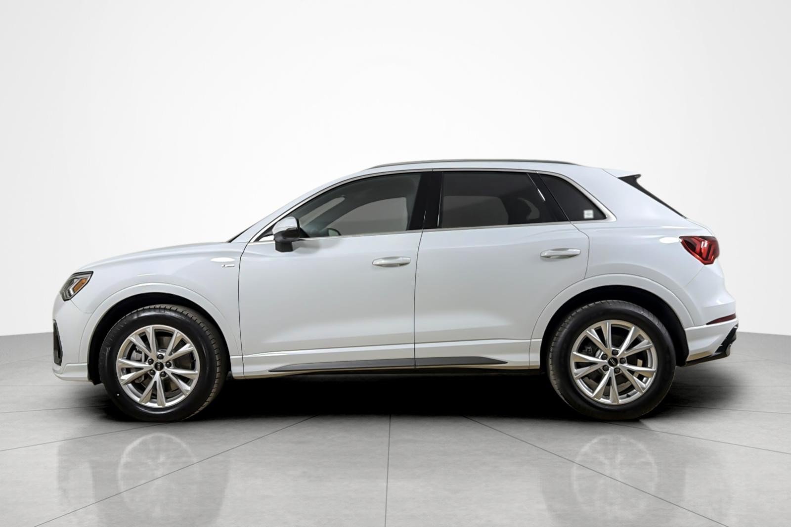 Used 2022 Audi Q3 2.0T Premium Plus AWD/4WD image 2