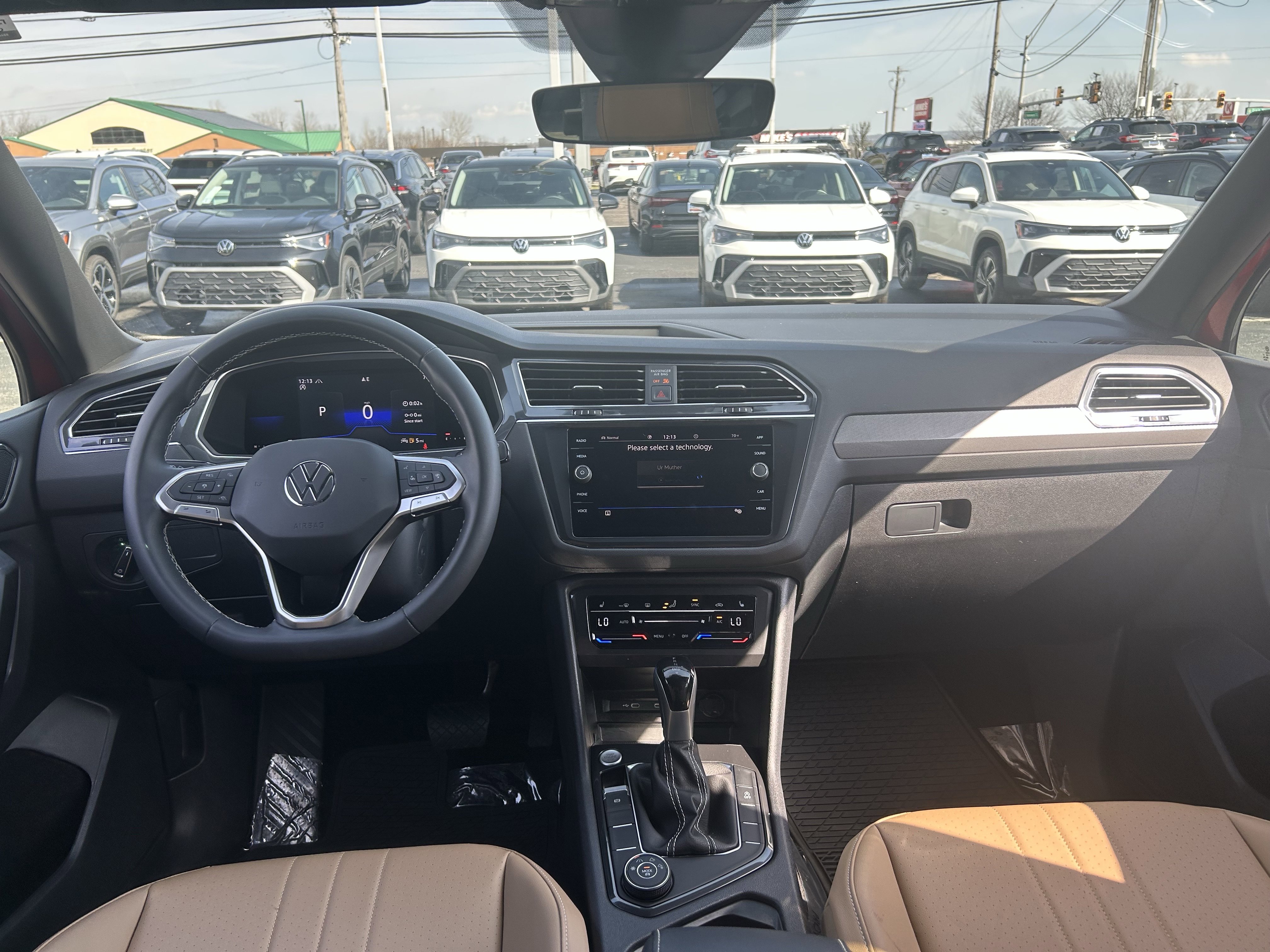 Certified 2023 Volkswagen Tiguan SE image 9